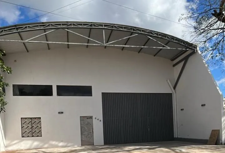 Alquilo Depósito con Oficinas en Palma Loma Luque — foto 2