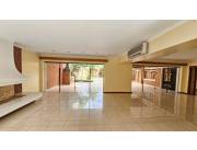 ALQUILO CASA DE 4 DORMITORIOS PARA VIVIENDA U OFICINA EN VILLA MORRA