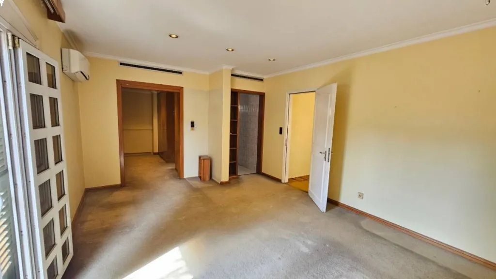 ALQUILO CASA DE 4 DORMITORIOS PARA VIVIENDA U OFICINA EN VILLA MORRA — foto 2