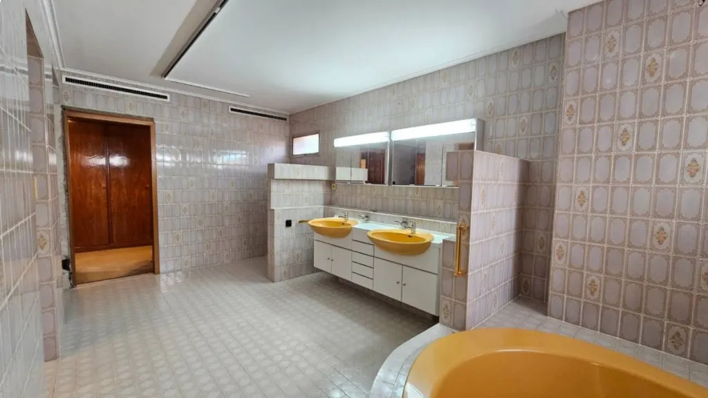 ALQUILO CASA DE 4 DORMITORIOS PARA VIVIENDA U OFICINA EN VILLA MORRA — foto 3