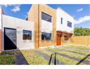Lujosa Residencia en Loma Merlo - Luque