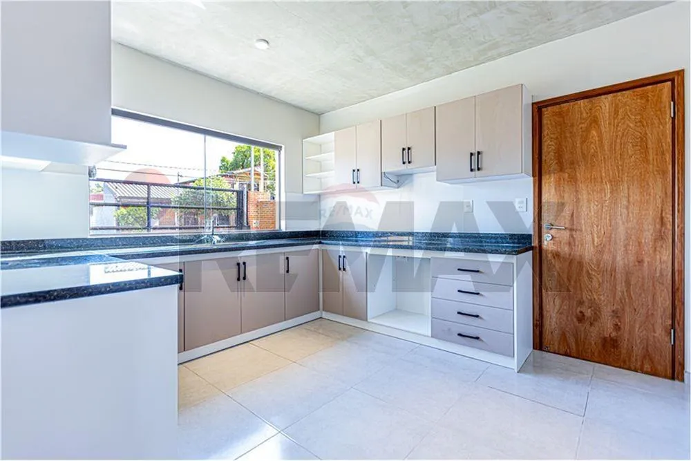 Lujosa Residencia en Loma Merlo - Luque — foto 2