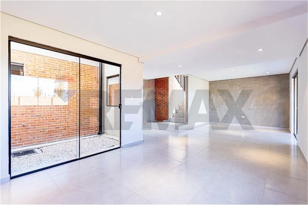 Lujosa Residencia en Loma Merlo - Luque — foto 3