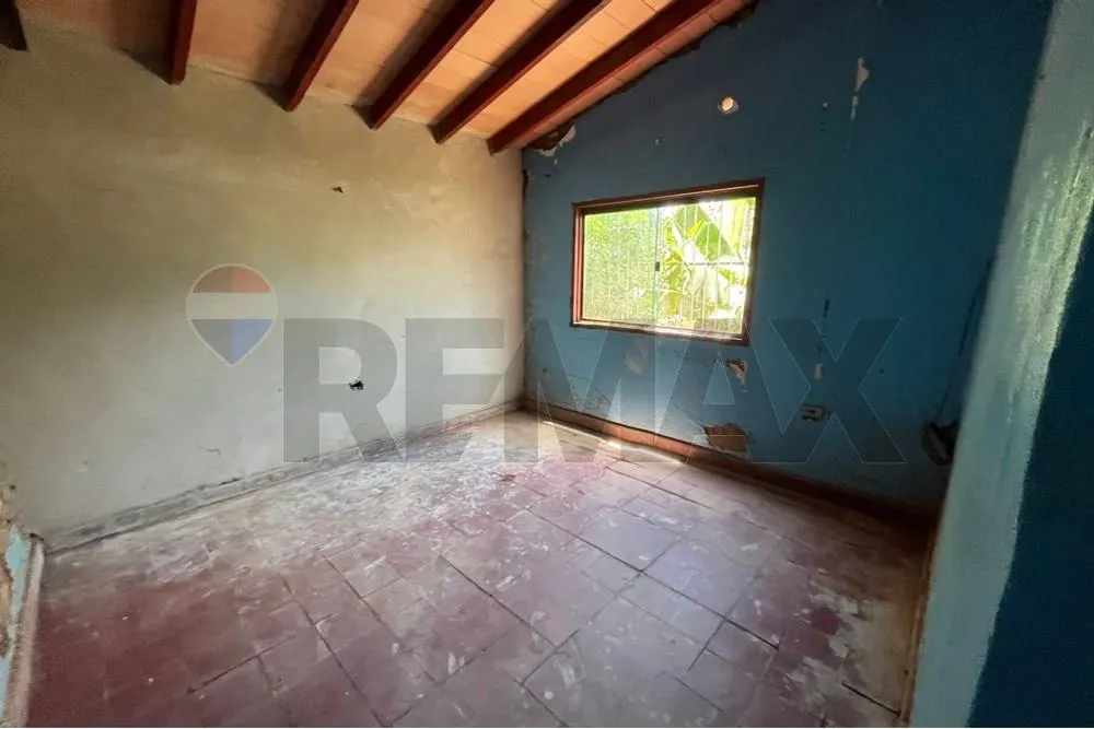 Amplia Residencia a Refaccionar en Lambaré - Barrio San Isidro — foto 2