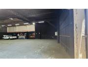 SHOWROOM CON OFICINAS Y DEPÓSITO – LOS LAURELES