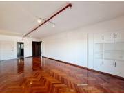 Alquilo Departamento de 2 Habitaciones con Área de Servicio en el Centro de Asunción