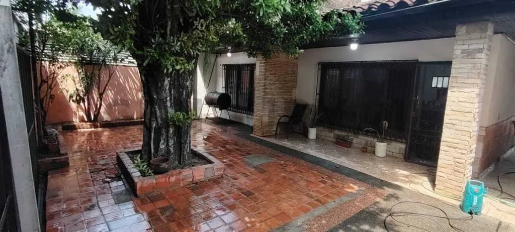 EN ALQUILER CASA EN SANTISIMA TRINIDAD- FRENTE AL JARDIN BOTANICO — photo 2