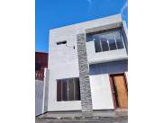 Vendo Duplex de 4 dormitorios con piscina en Barrio Maria Auxiliadora zona Avelino Martine