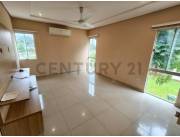 Residencia en alquiler en 1er Barrio- Luque