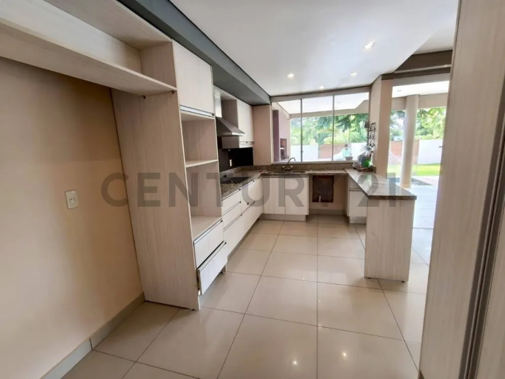 Residencia en alquiler en 1er Barrio- Luque — foto 2