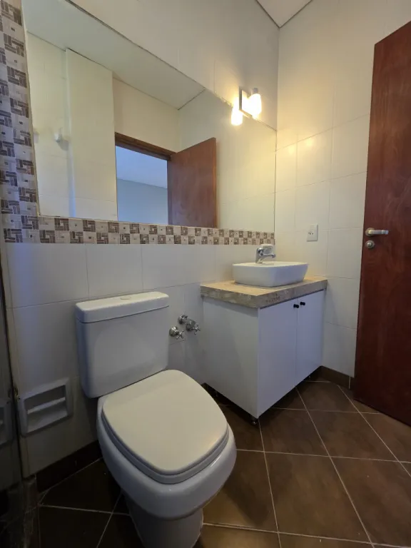 EN ALQUILER❗️AMPLIO DUPLEX EN BARRIO MBURUCUYA. COD 6305 — foto 2