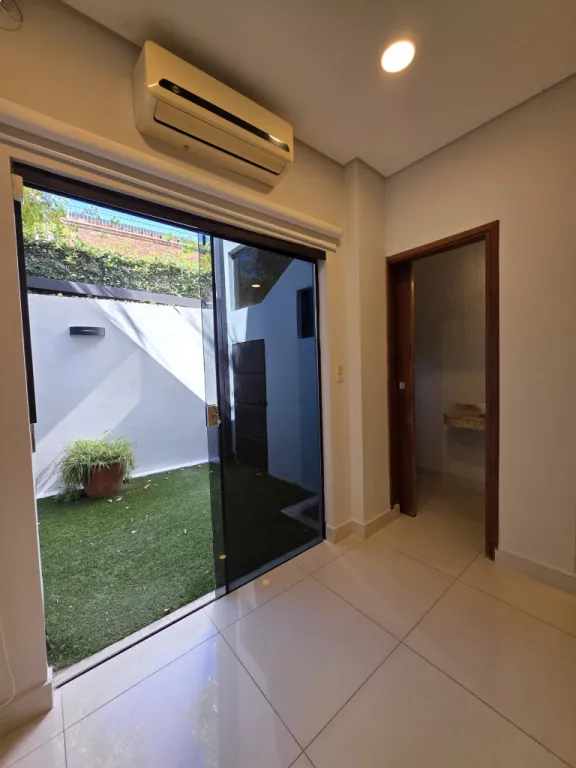EN ALQUILER❗️AMPLIO DUPLEX EN BARRIO MBURUCUYA. COD 6305 — foto 3