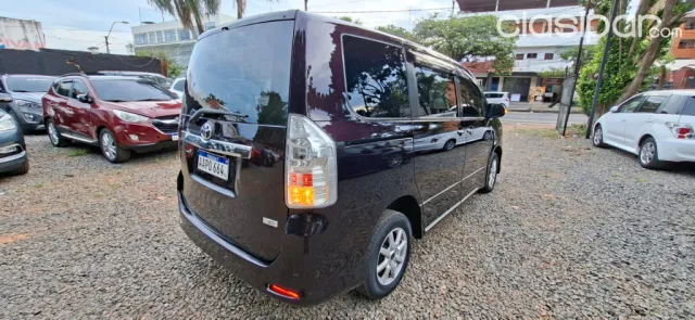 Toyota Voxy 2012 — foto 4