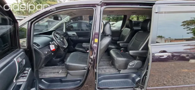 Toyota Voxy 2012 — foto 6