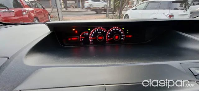 Toyota Voxy 2012 — foto 7