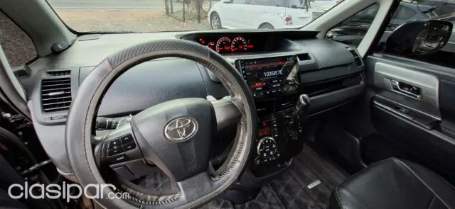 Toyota Voxy 2012 - foto 8