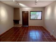 alquilo dúplex de tres dormitorios en barrio Mburucuya