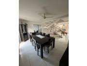 ALQUILO CASA AMOBLADA EN LAMBARÉ