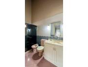 ALQUILO CASA AMPLIA EN SAN LORENZO ZONA UNA