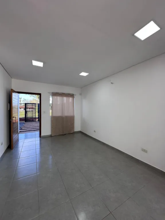 ALQUILO O VENDO CHALET EN CAPIATA, BARRIO NARANJATY COD 1032 — foto 2