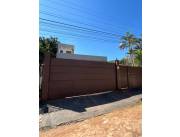 VENDO CASA CON PISCINA - CUARTO BARRIO LUQUE