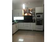 ALQUILER /VENTA DE IMPORTANTE CASA EN Bo MCAL LÓPEZ , Zona León Condou