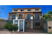 Se vende hermoso triplex 4 dormitorios 4 baños piscina quincho a 70 m Av Mariscal lópez