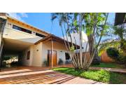 VENDO CASA ZONA LOS LAURELES A PRECIO DE TERRENO!!