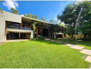 VENDO AMPLIA RESIDENCIA EN MBURUCUYA