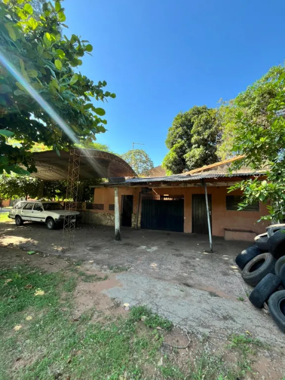 Oportunidad única en el centro de Emboscada, venta de casa en esquina — foto 2