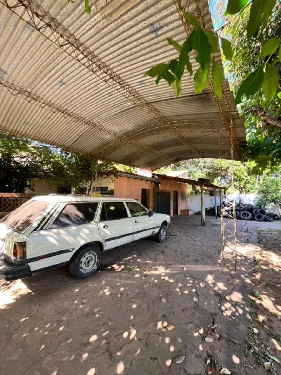 Oportunidad única en el centro de Emboscada, venta de casa en esquina — foto 3