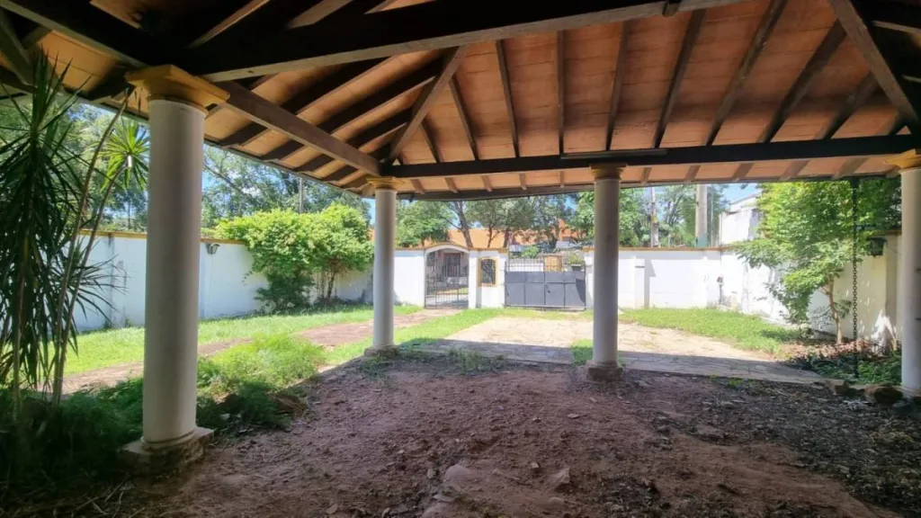VENDO CASA A REFACCIONAR EN BARRIO LOS LAURELES — foto 3