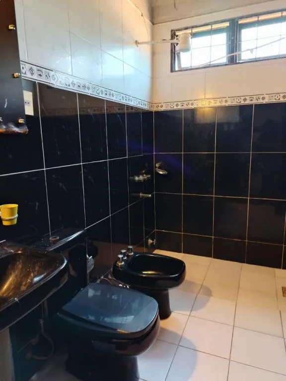 🏡 VENDO AMPLIA CASA CON PISCINA EN LAMBARÉ BARRIO SAN RAFAEL — foto 2