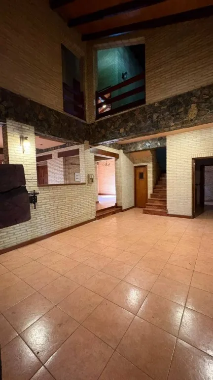 VENDO CASA AMPLIA 3 DORMITORIOS EN LUQUE — foto 3