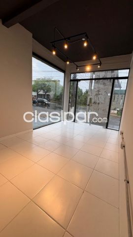 Locales / Oficinas / Salones - 🚨Alquilo Salón A ESTRENAR-Desc. 400mil Señando HOY 💎 Esquina de Alto Tráfico en Lambaré