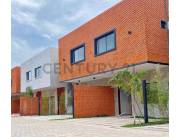 VENDO DUPLEX EN BARRIO CERRADO LAGUNA GRANDE