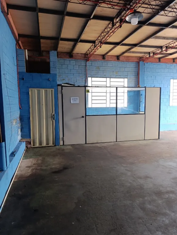 EN ALQUILER LOCAL AUTOMOTRIZ EN EL CENTRO DE ENCARNACION — foto 2