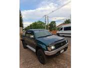 🚜VENDO ESTA HERMOSA RELIQUIA TOYOTA HILUX Modelo 2000 Caja mecánica 4x4 Motor 2.8cc 3L