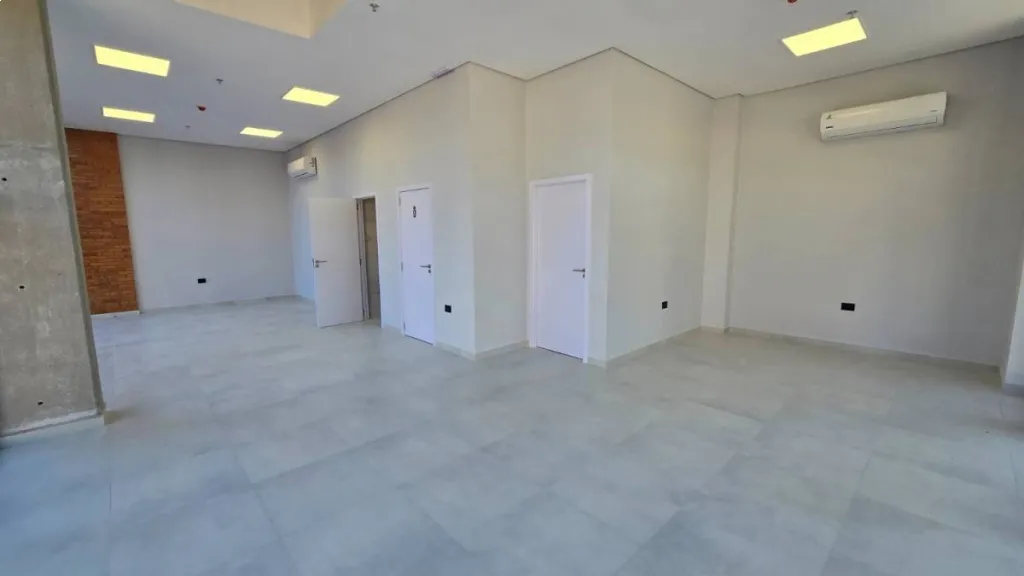 VENDO LOCAL CON 9% DE RENTA ANUAL ZONA SHOPPING DEL SOL — Foto 3