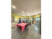 RESIDENCIA AMPLIA EN MARIANO ROQUE ALONSO – ALQUILER