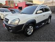 HERMOSO HYUNDAI TUCSON CON USO EN PY MOTOR 2.0. DIESEL CON TECHITO COLOR BLANCO AUTOMATICO