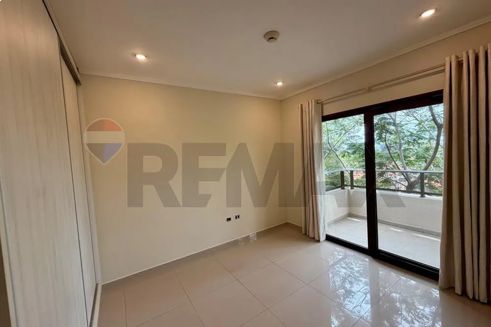DOS DORMITORIOS EN SUITE + SERVICIO — foto 2
