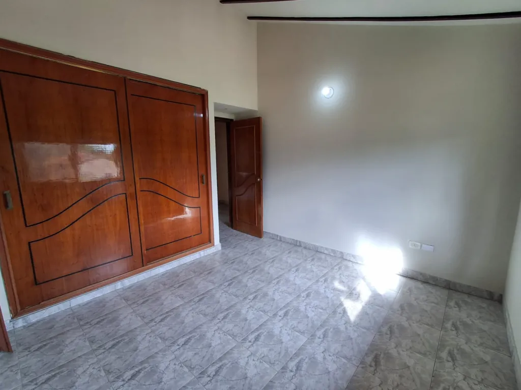 ALQUILO RESIDENCIA EN MARIANO ROQUE ALONSO, BARRIO MONSEÑOR BOGARIN COD 4982 — foto 2