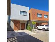 Vendo duplex de 3 dormitorios en fernando de la mora zona norte