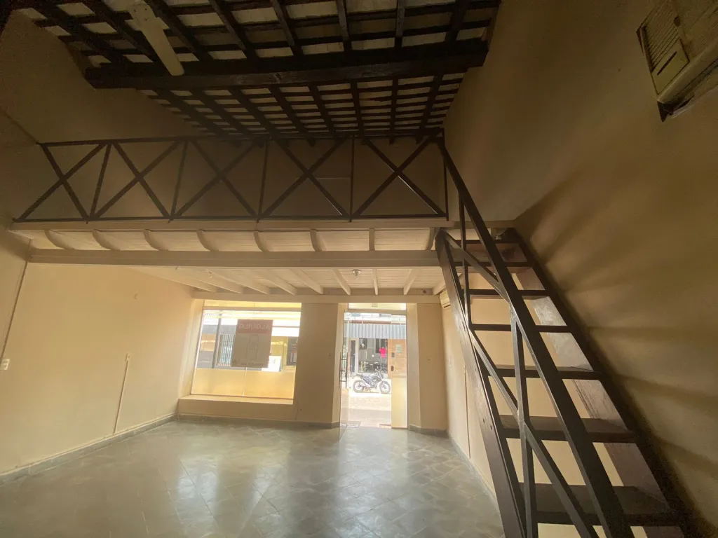 ALQUILO SALON COMERCIAL EN EL CENTRO DE CARAPEGUA — foto 2