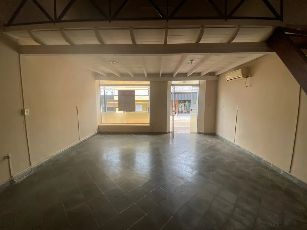 ALQUILO SALON COMERCIAL EN EL CENTRO DE CARAPEGUA — foto 3