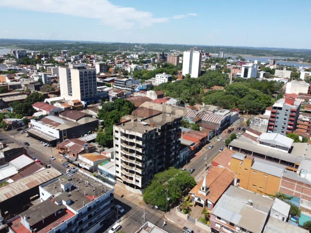 Edificio a terminar en Venta en pleno centro de Encarnacion — foto 2