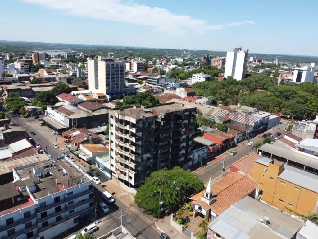 Edificio a terminar en Venta en pleno centro de Encarnacion — foto 3