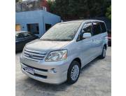 ♦️ TOYOTA NOAH AÑO 2005/2004 AUT. 3 HILERAS DE ASIENTOS 🔆 FULL EQUIPO DOBLE PUERTA CORRE
