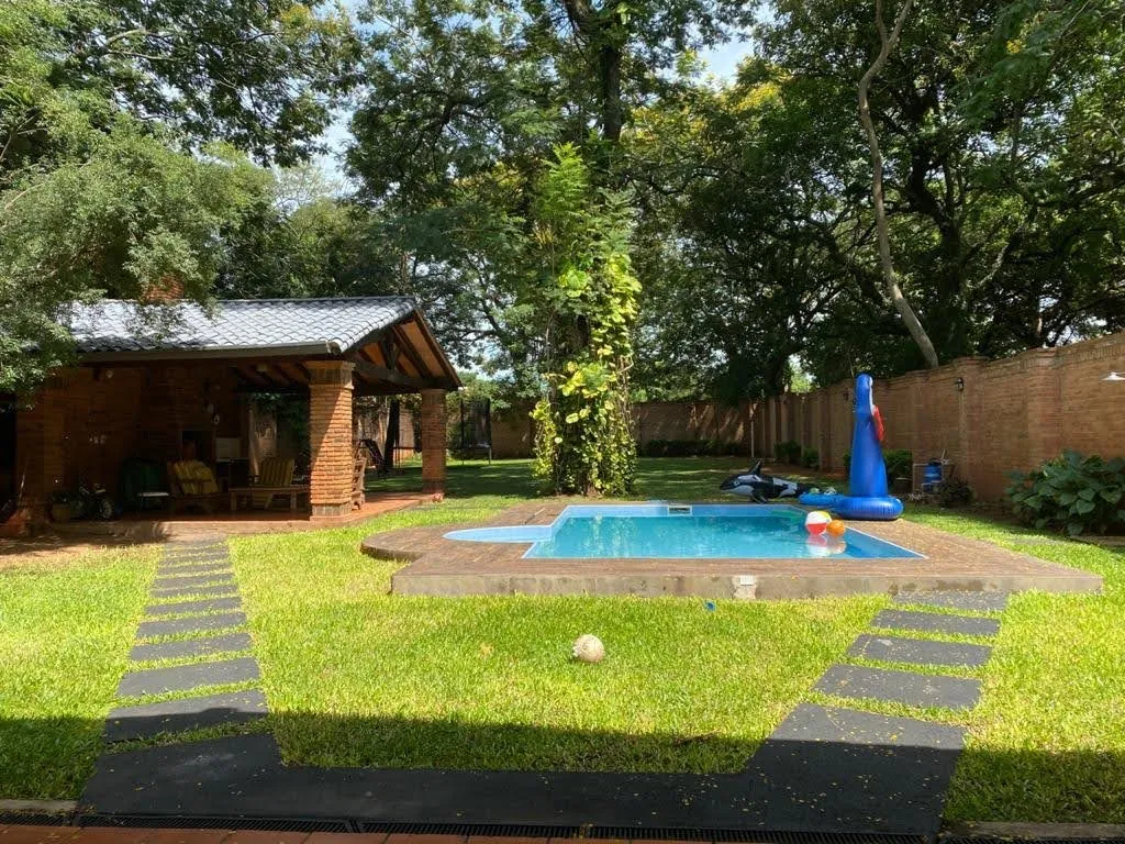 SURUBIÍ, HOLLYWOOD: 1.825 M2, ELEGANTE RESIDENCIA, 3 DORMITORIOS, JARDÍN, PISCINA, UN LUJO — foto 2